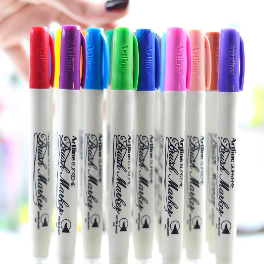 Artline Supreme Fıstık Yeşili Brush Uçlu Kalem - Sanatsal Çizim, İllüstrasyon ve Kaligrafi Marker Kalemi