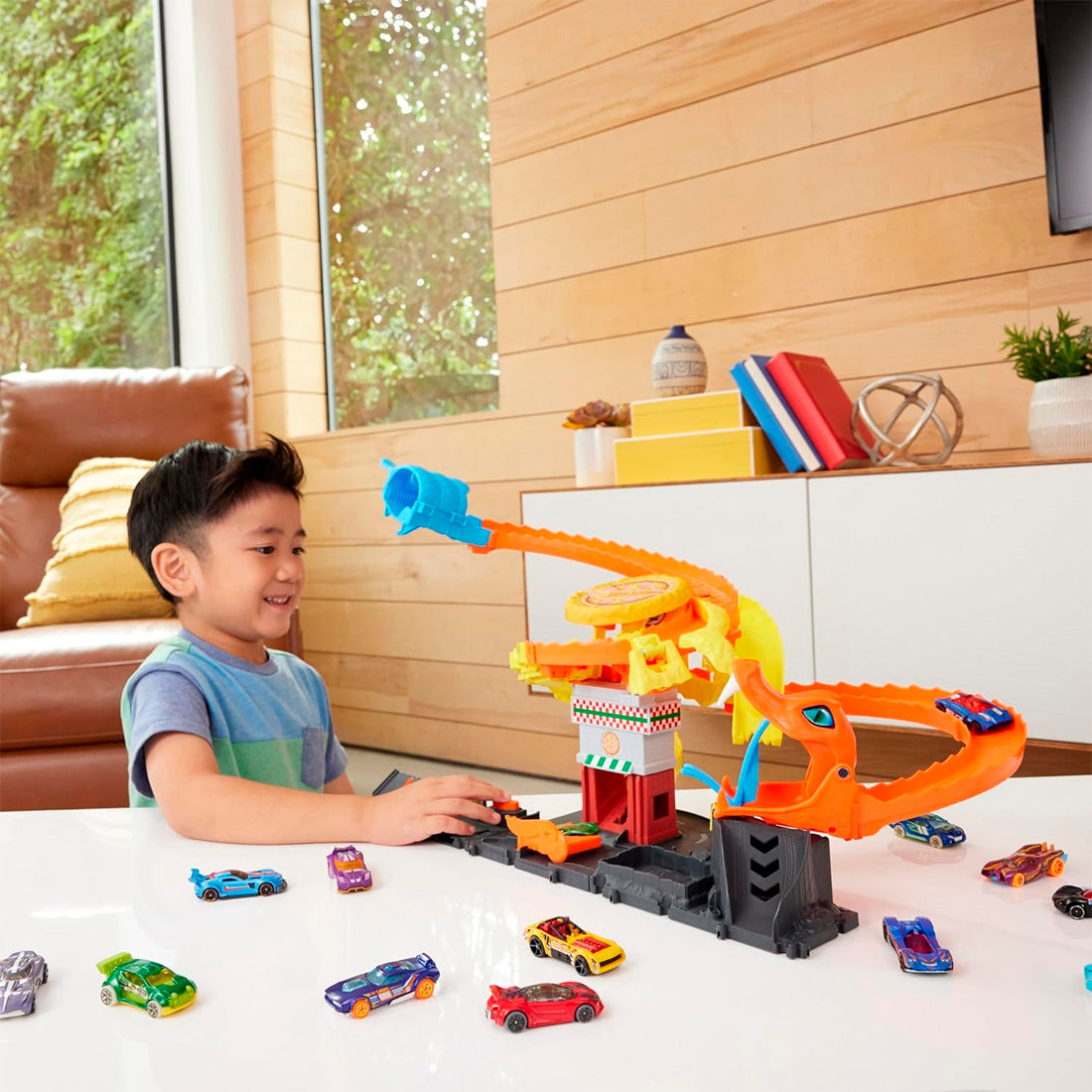Hot Wheels Pizza Dükkanında Kobra Macerası Oyun Seti HTN81