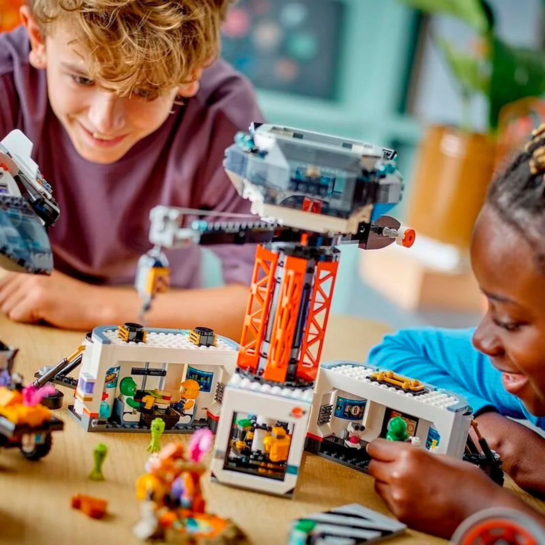 Lego City Uzay Üssü ve Roket Fırlatma Rampası 60434