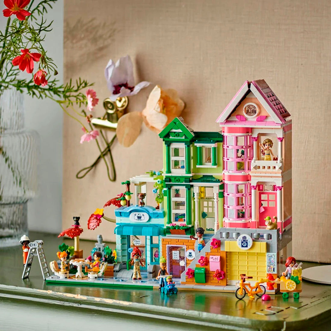 Lego Friends Heartlake City Daireleri ve Mağazaları 42670