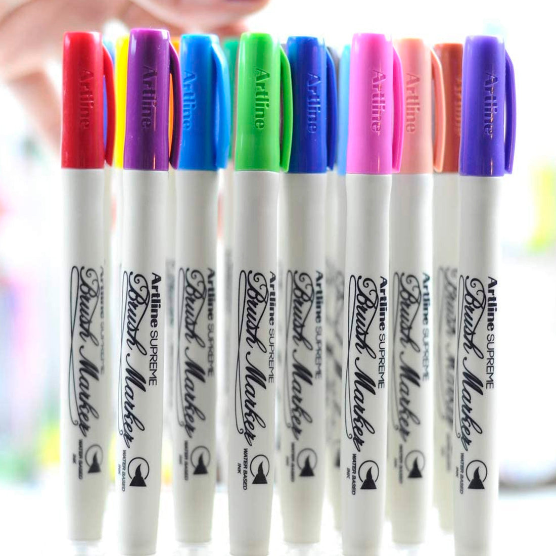 Artline Supreme Pembe Brush Uçlu Kalem - Sanatsal Çizim, İllüstrasyon ve Kaligrafi Marker