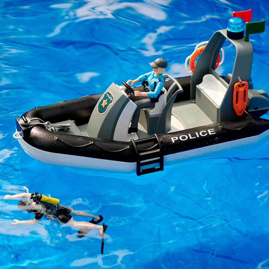 Bruder Ram 2500 Polis Aracı ,Römork, Zodyak, 2 Figür ve Aksesuarlar BR02507