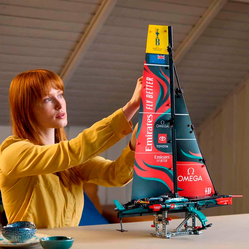 Lego Technic Emirates Team New Zealand AC75 Yat 42174
